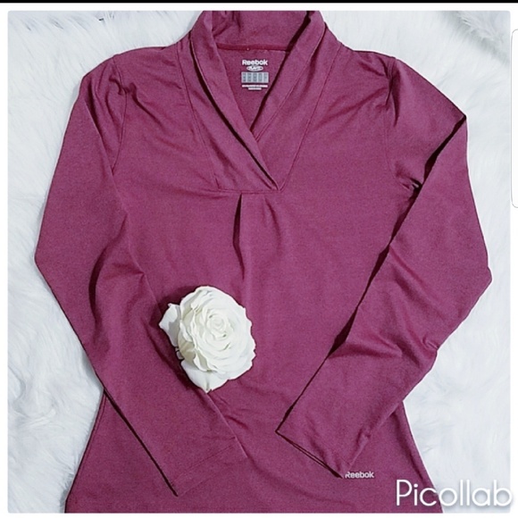 Reebok Tops - Reebok Long Sleeve V-Neck top